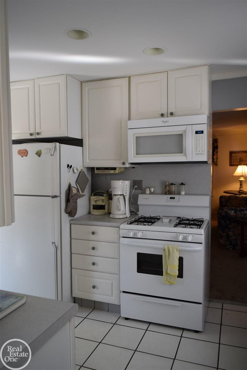 114 Muir Road Grosse Pointe, MI 48236 - Photo 11 of 23 31354895-10.JPG