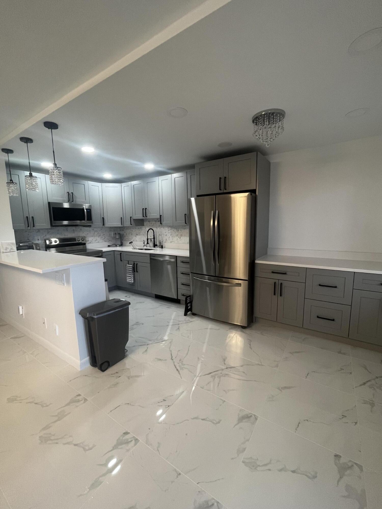 1099 Cornwall East, Unit 1099 Boca Raton, FL 33434 - Photo 1 of 15 1099 002