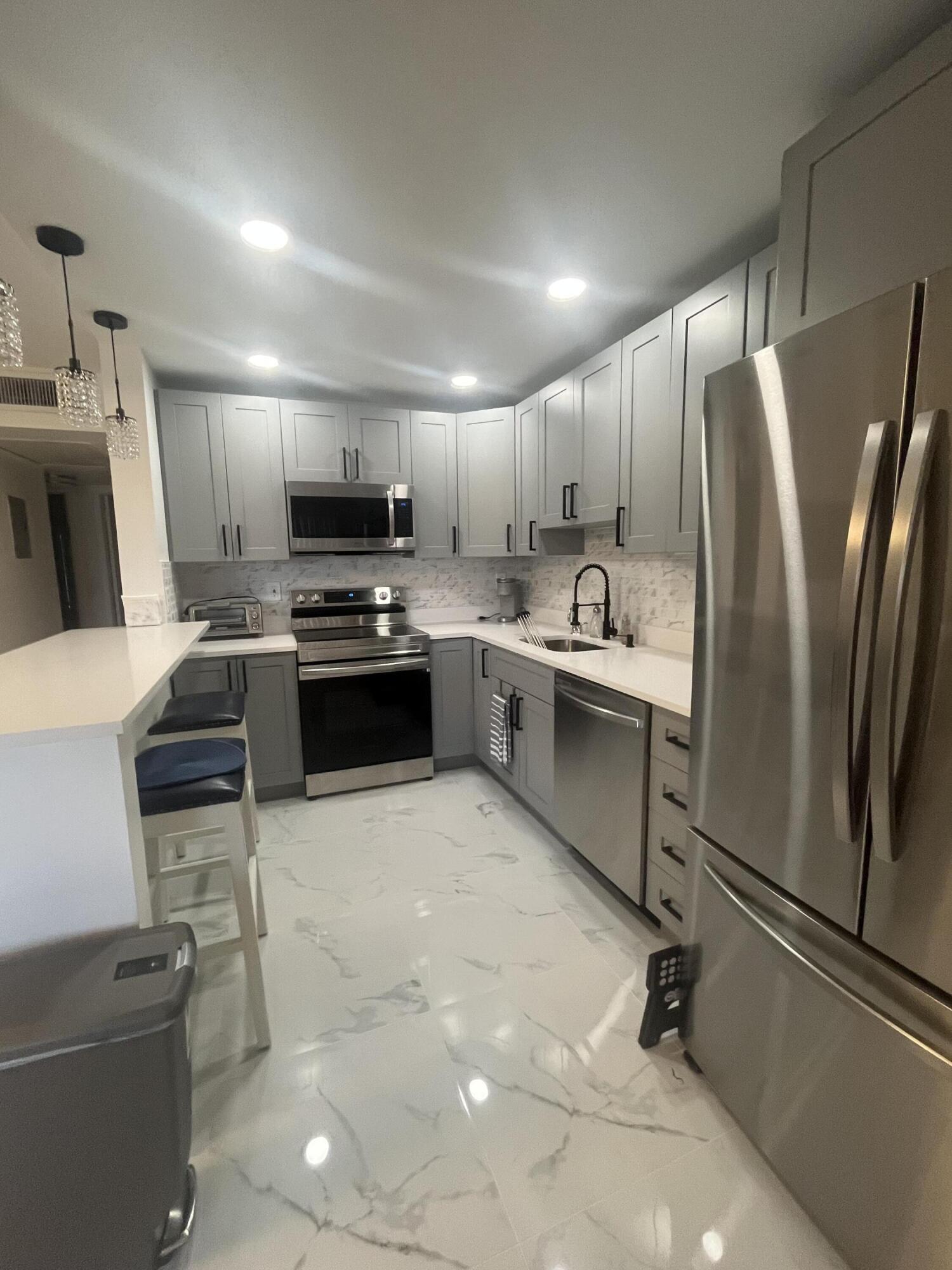 1099 Cornwall East, Unit 1099 Boca Raton, FL 33434 - Photo 3 of 15 1099 015