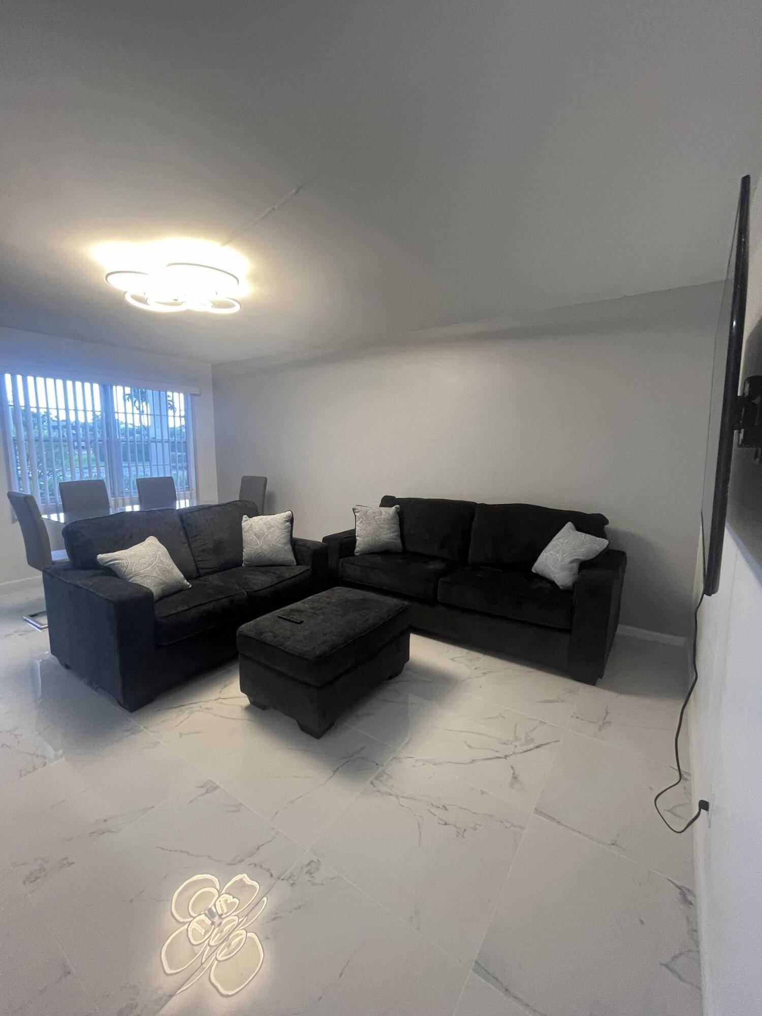 1099 Cornwall East, Unit 1099 Boca Raton, FL 33434 - Photo 6 of 15 1099 013