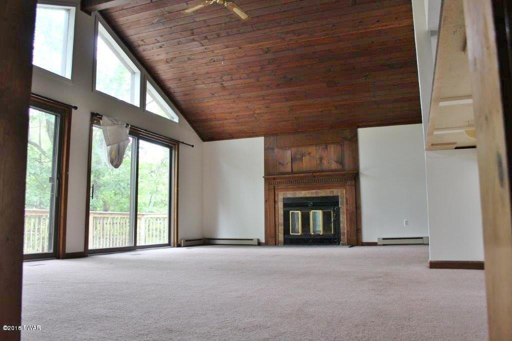1027 Deer Trail Road Lake Ariel, PA 18436 - Photo 6 of 32 Living Room