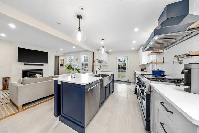 $1,099,000 | 225 South Street, Unit 1, Hingham, MA 02043