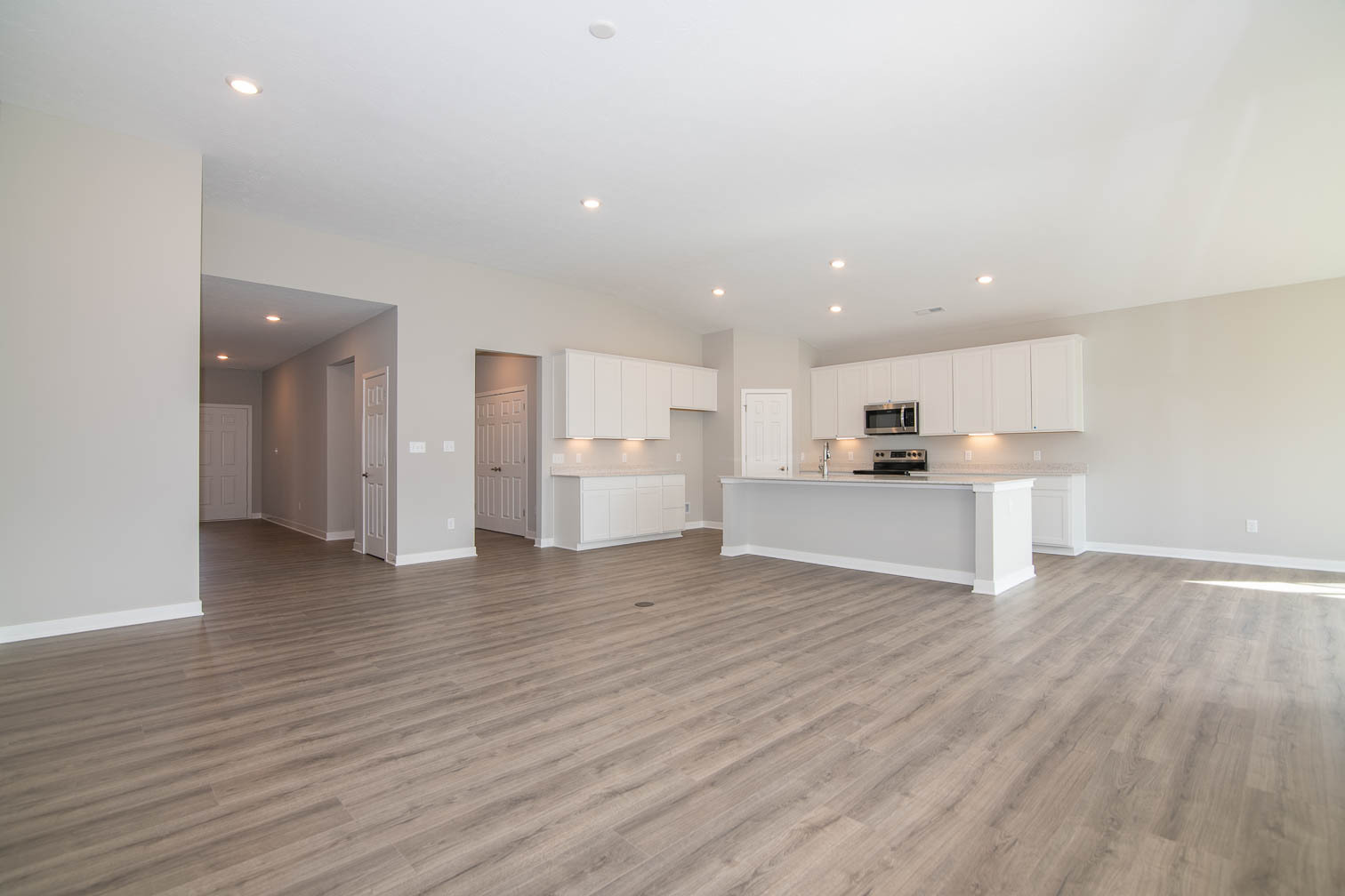 9847 Bryce Boulevard Pendleton, IN 46064 - Photo 2 of 28