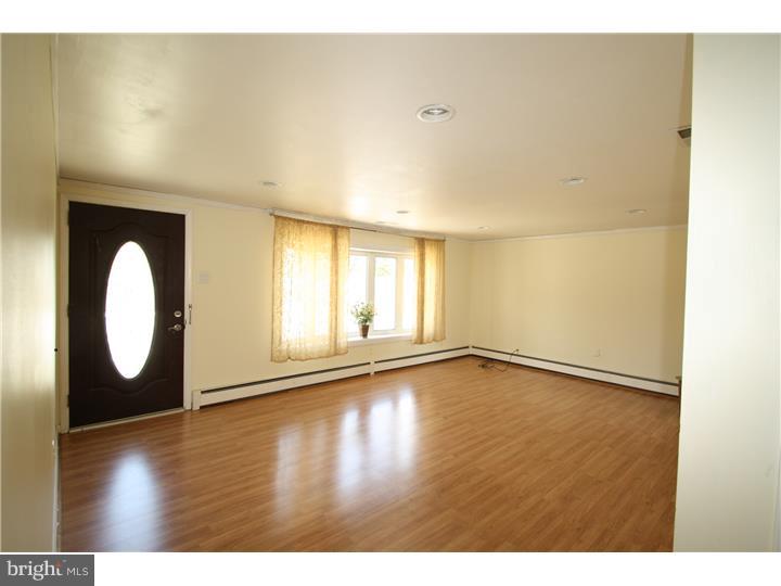 727 Roger Road Warminster, PA 18974 - Photo 2 of 23 Great Room