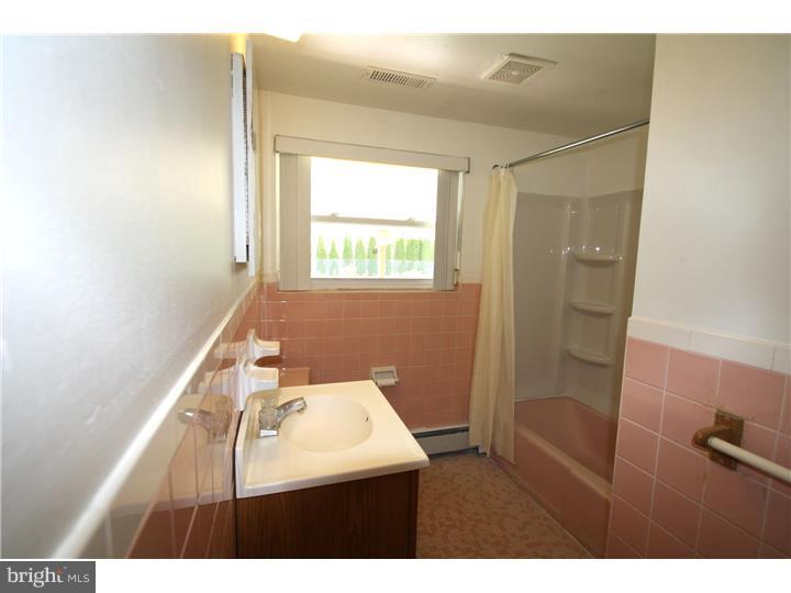 727 Roger Road Warminster, PA 18974 - Photo 12 of 23 Bathroom