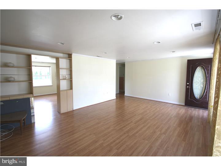 727 Roger Road Warminster, PA 18974 - Photo 4 of 23 Great Room