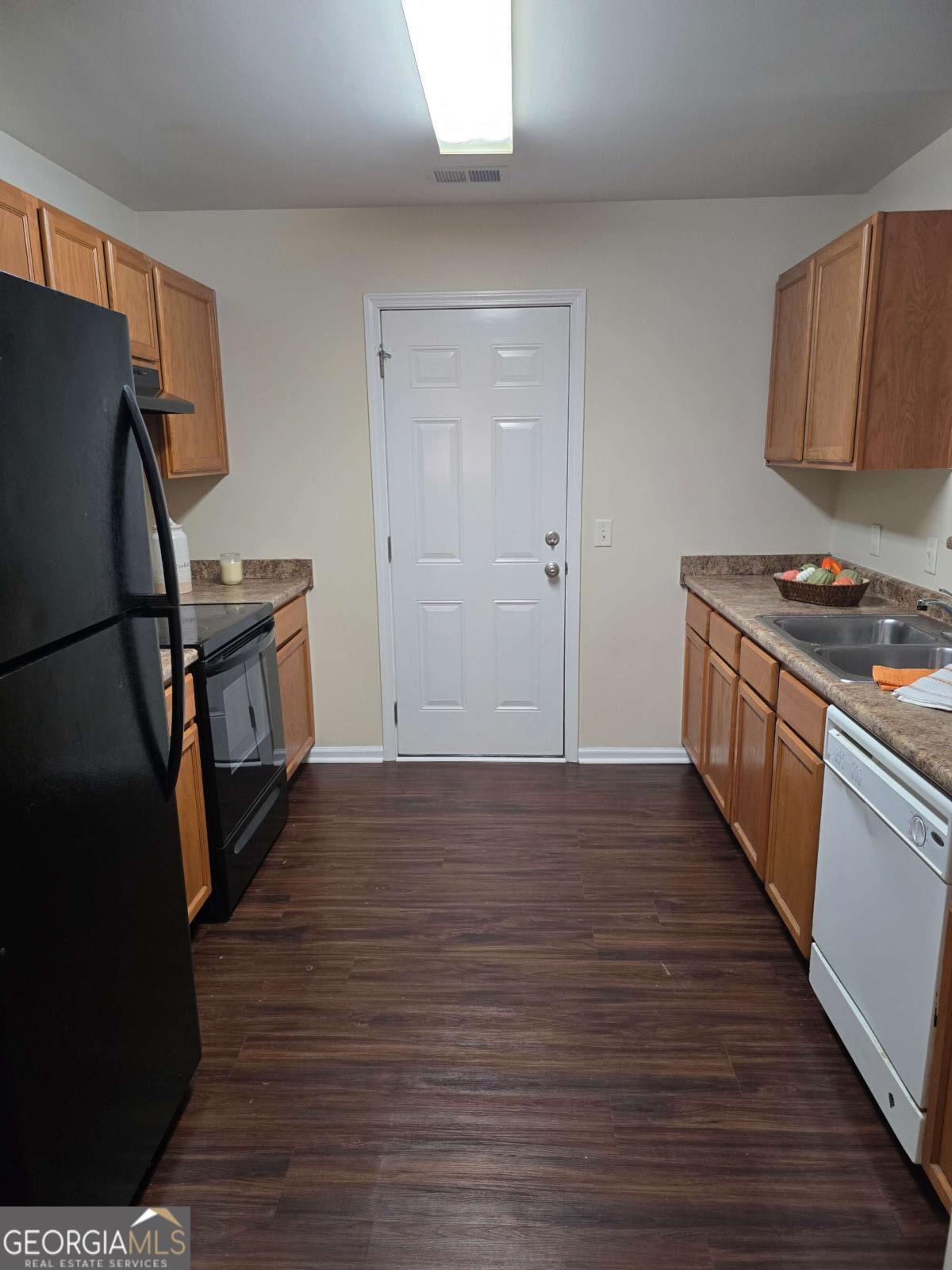 13 Rice Mill Road Port Wentworth, GA 31407 - Photo 6 of 21 a kitchen with granite countertop a stove and a refrigerator