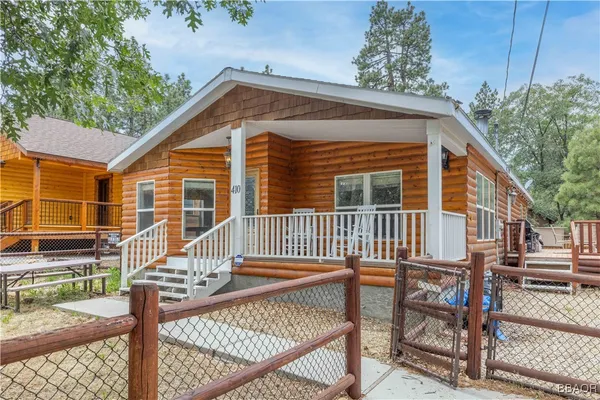a view of a house with backyard and deck