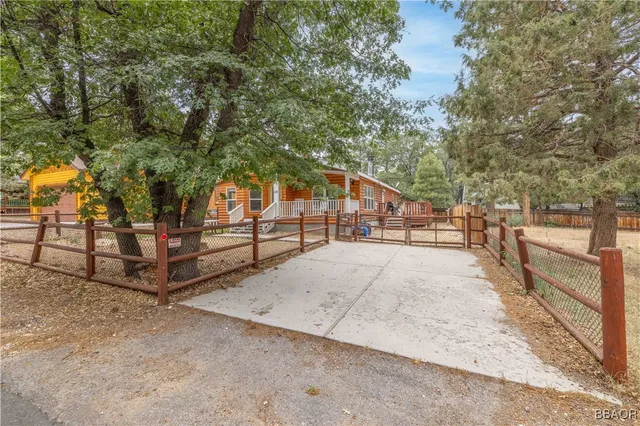 $385,000 | 410 Los Angeles Avenue, Sugarloaf, CA 92386