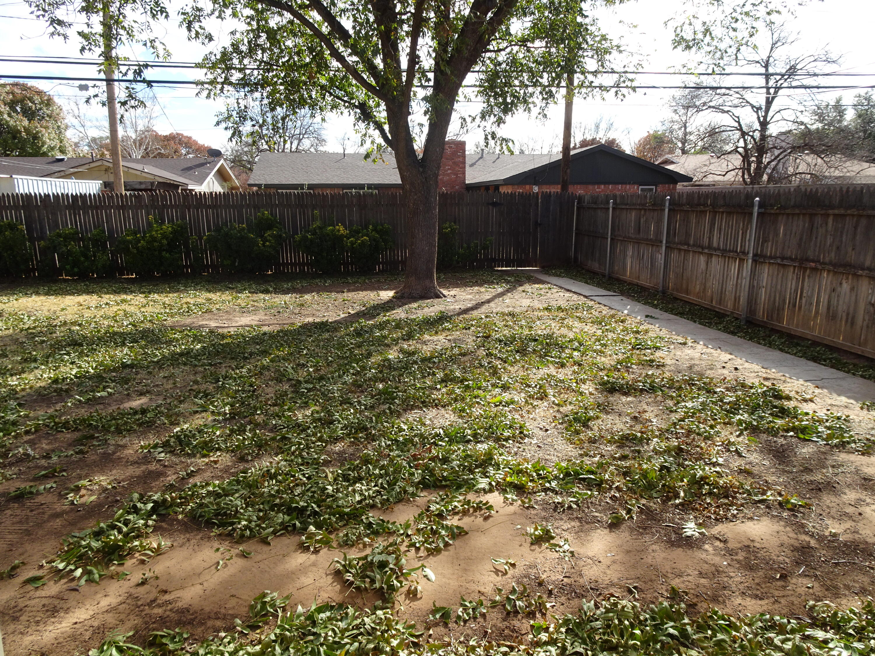 3415 58th Street Lubbock, TX 79413 - Photo 37 of 38 a backyard of a house
