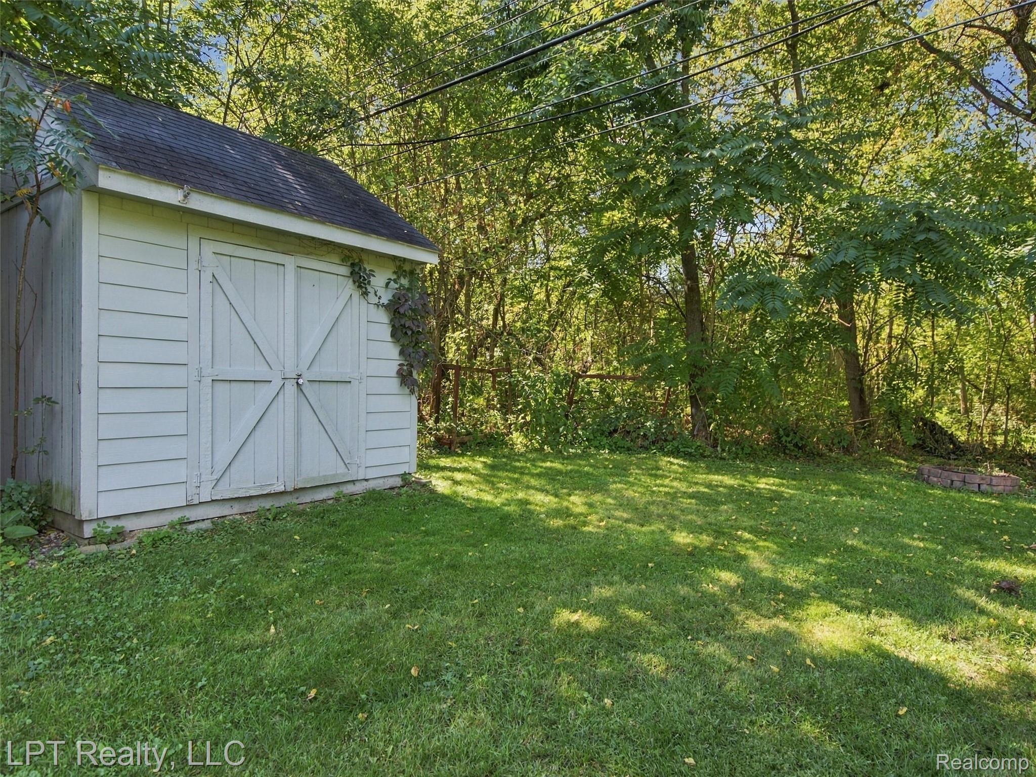 29915 Milford Road New Hudson, MI 48165 - Photo 8 of 36 09-DSC04105.jpg