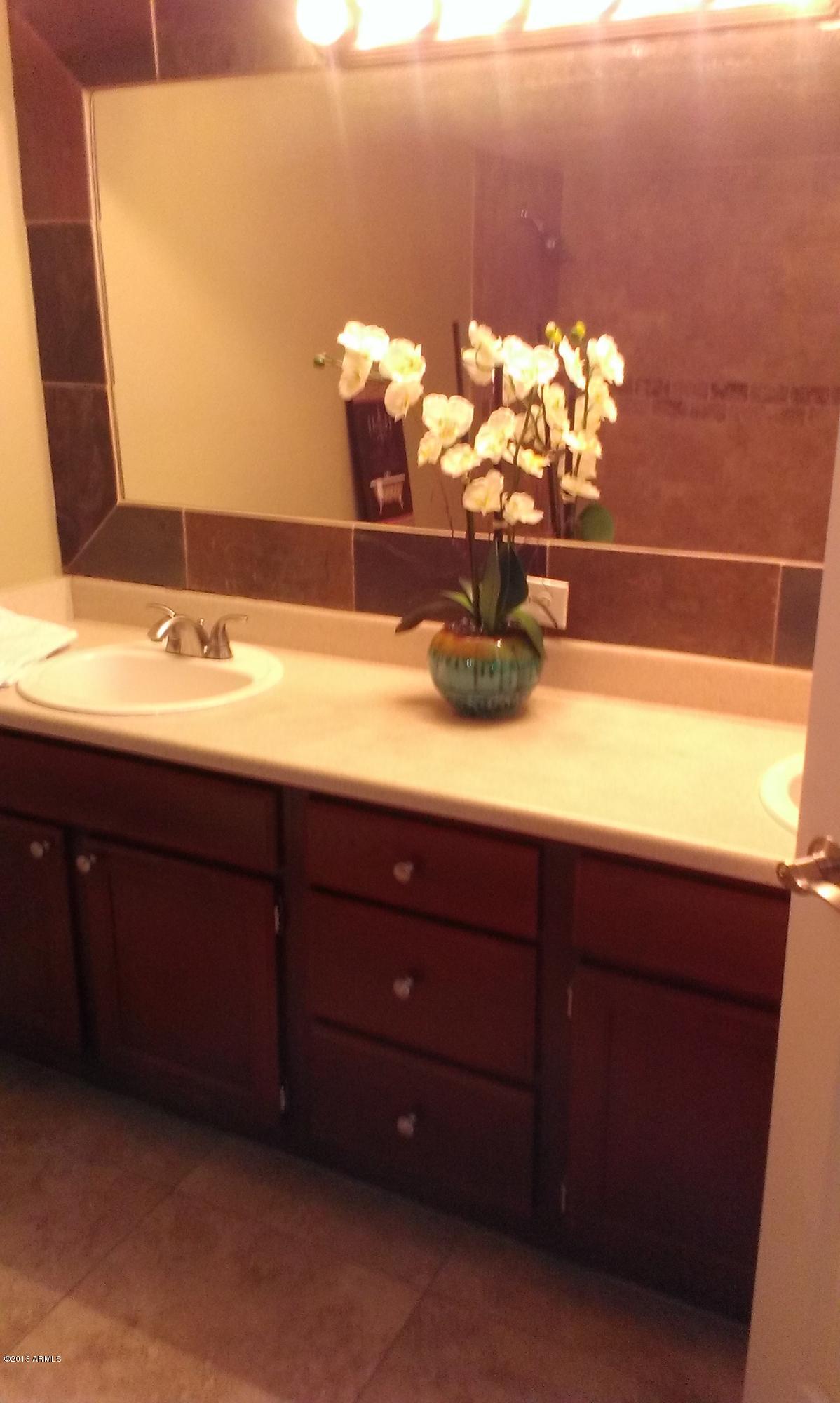 3546 East Cheery Lynn Road Phoenix, AZ 85018 - Photo 4 of 12 IMAG0147