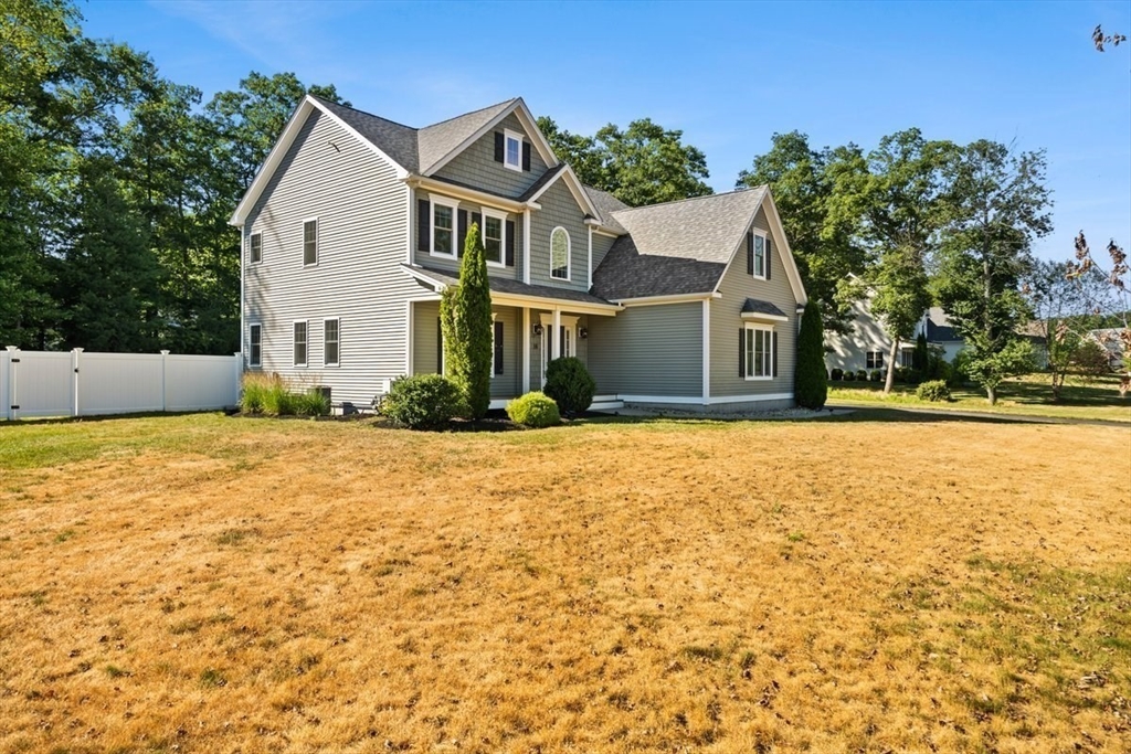 16 Coach Road Plainville, MA 02762 - Photo 3 of 26