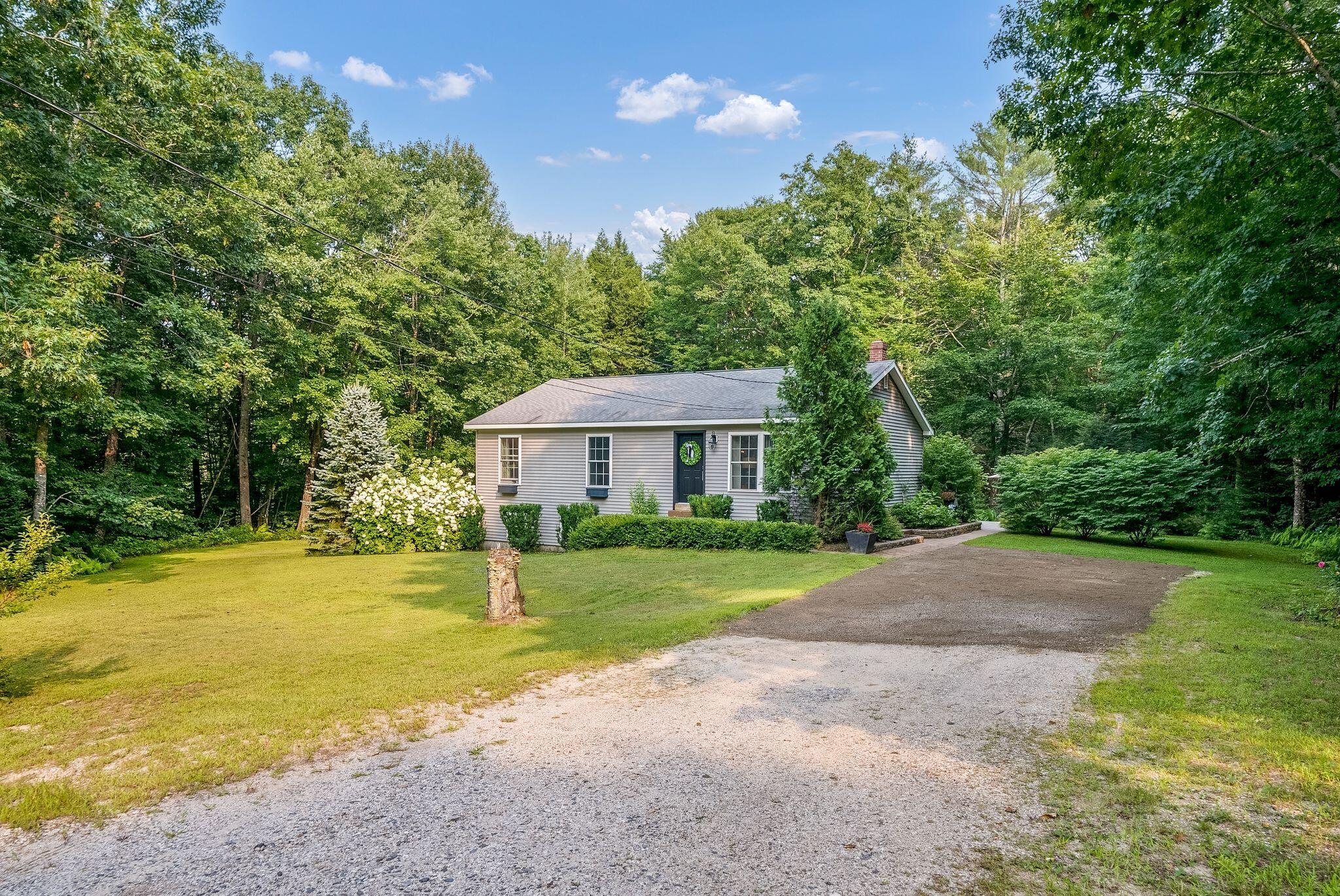 21 Eastview Road Mechanic Falls, ME 04256 - Photo 22 of 40 Front and Driveway