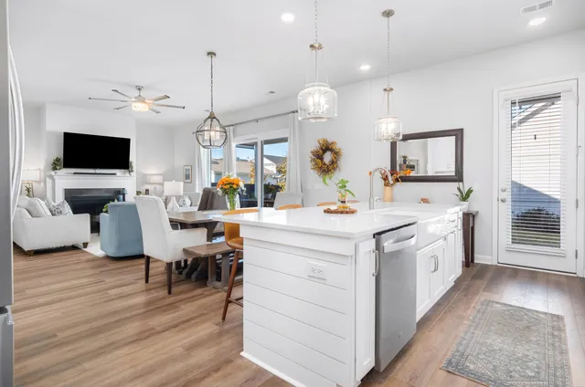 $689,000 | 716 Blueway Avenue, Summerville, SC 29486