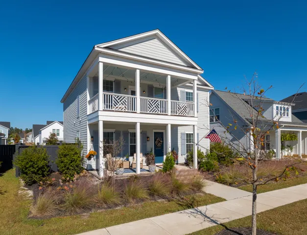 $689,000 | 716 Blueway Avenue, Summerville, SC 29486