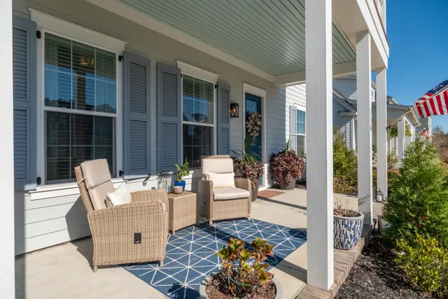 $689,000 | 716 Blueway Avenue, Summerville, SC 29486
