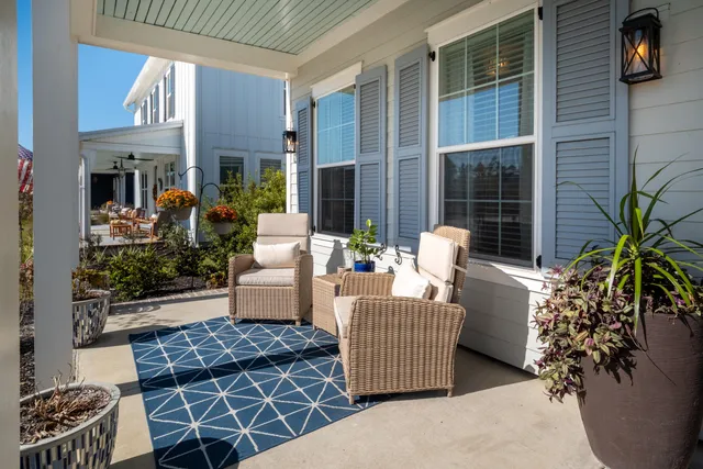 $689,000 | 716 Blueway Avenue, Summerville, SC 29486