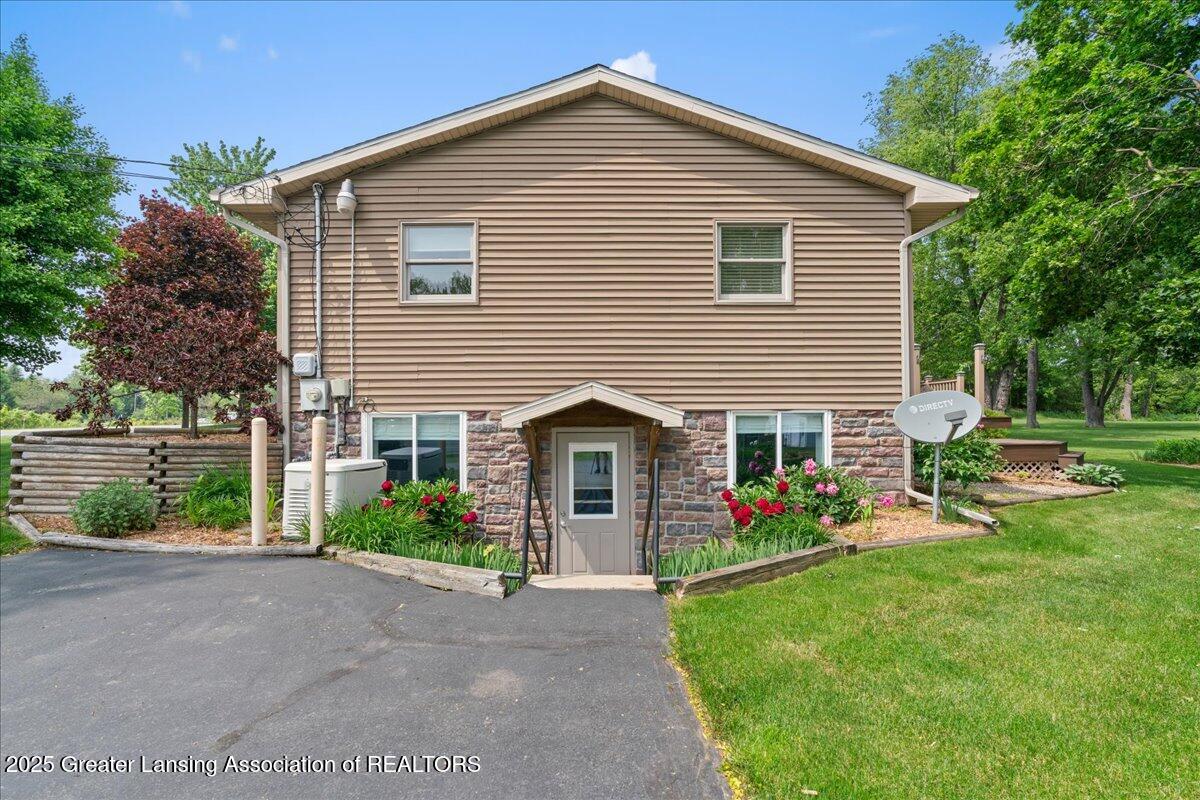 1055 Hull Road Mason, MI 48854 - Photo 22 of 56 21-Media Jett - 20