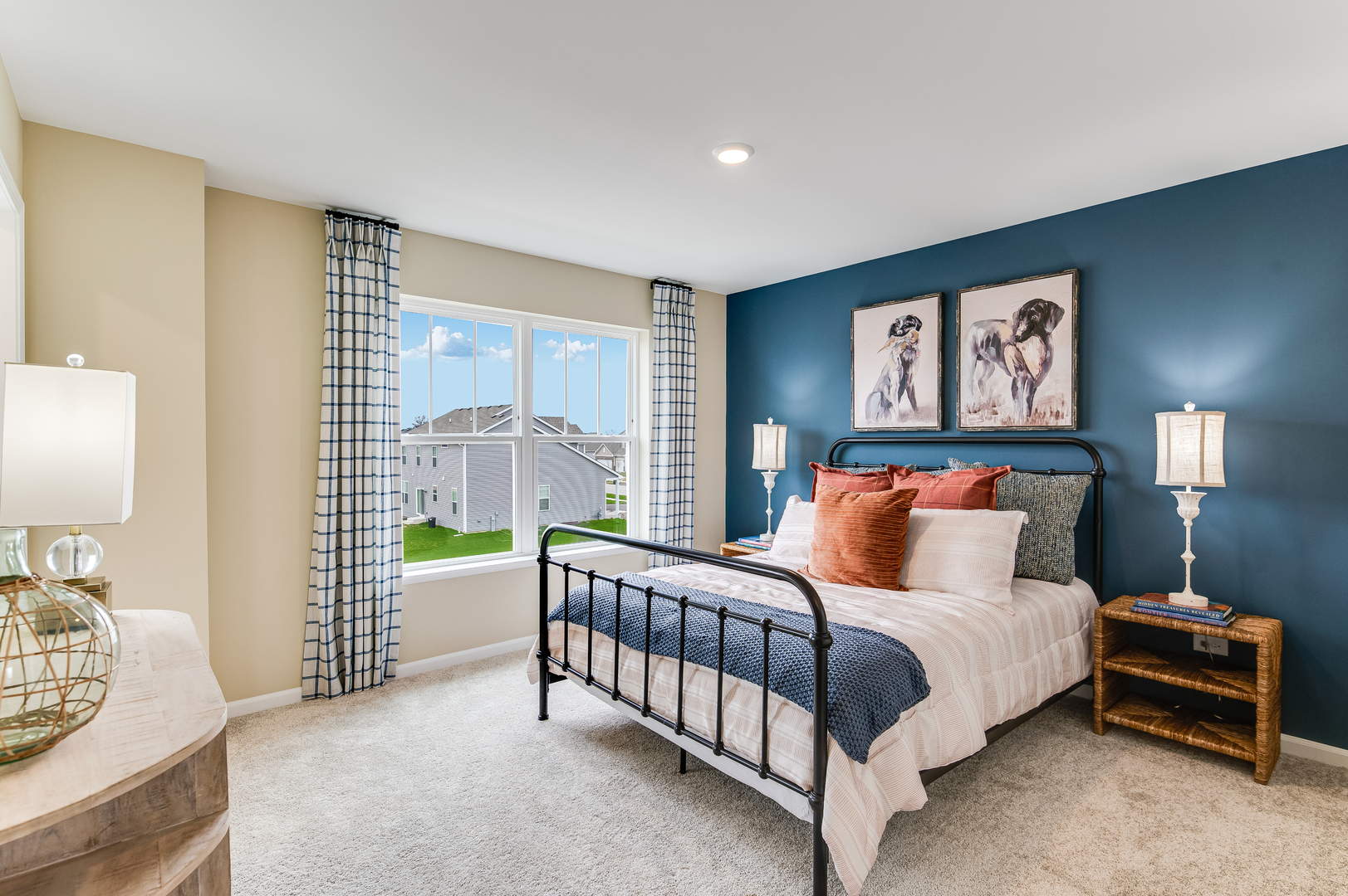 586 Lismore Circle Elgin, IL 60124 - Photo 31 of 35 a bedroom with a bed and a lamp