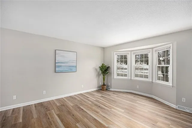 $280,000 | 7000 Northwest Belvidere Parkway, Kansas City, MO 64152