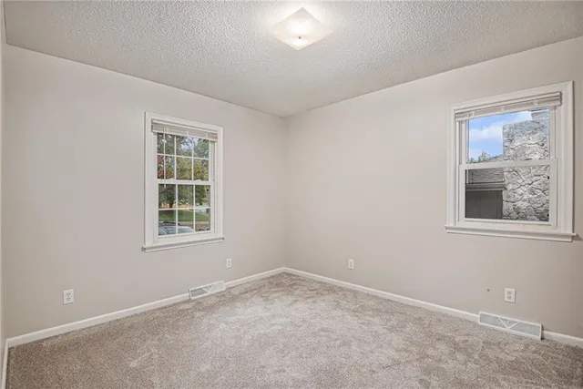 $280,000 | 7000 Northwest Belvidere Parkway, Kansas City, MO 64152