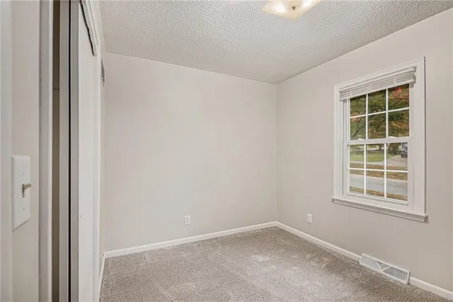 $280,000 | 7000 Northwest Belvidere Parkway, Kansas City, MO 64152