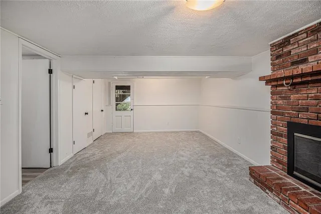 $280,000 | 7000 Northwest Belvidere Parkway, Kansas City, MO 64152