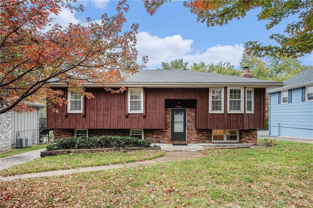 $280,000 | 7000 Northwest Belvidere Parkway, Kansas City, MO 64152