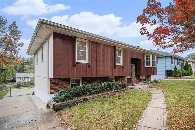 $280,000 | 7000 Northwest Belvidere Parkway, Kansas City, MO 64152