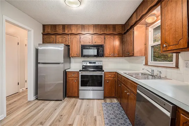 $280,000 | 7000 Northwest Belvidere Parkway, Kansas City, MO 64152