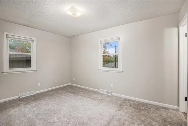 $280,000 | 7000 Northwest Belvidere Parkway, Kansas City, MO 64152