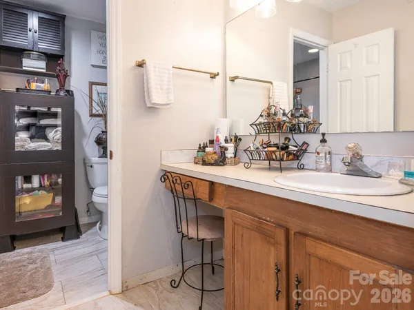 a en suite bathroom with a double vanity and a mirror