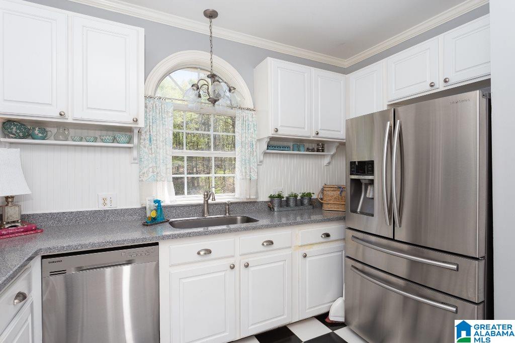 697 Ridgeway Circle Talladega, AL 35160 - Photo 14 of 44