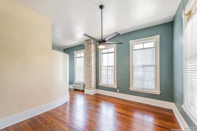 $1,100 | 111 Adams Street, San Antonio, TX 78210