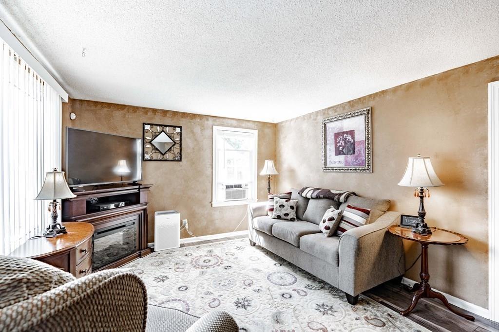 20 Bernard Street Springfield, MA 01109 - Photo 7 of 31 Gallery Image 7