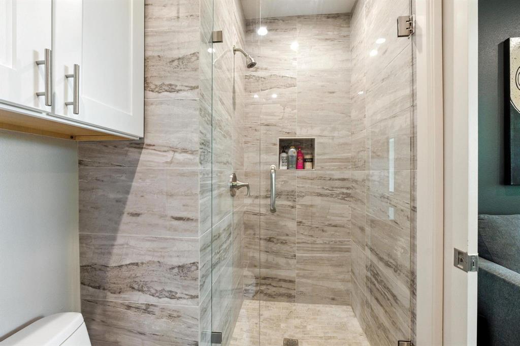 101 Decker Drive, Unit 301 Irving, TX 75062 - Photo 25 of 32 a bathroom with a shower