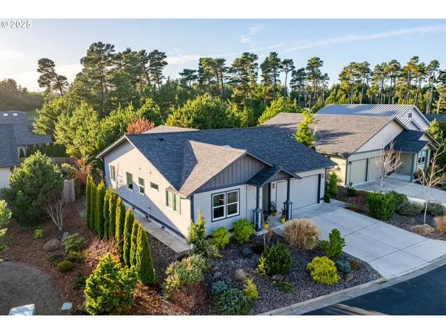 $572,000 | 3761 Nandina Drive, Florence, OR 97439