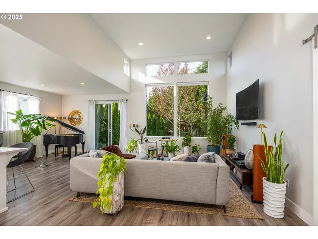 $572,000 | 3761 Nandina Drive, Florence, OR 97439