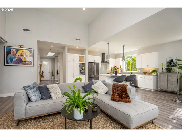 $572,000 | 3761 Nandina Drive, Florence, OR 97439