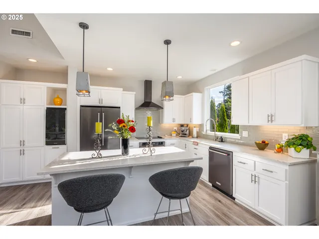 $572,000 | 3761 Nandina Drive, Florence, OR 97439