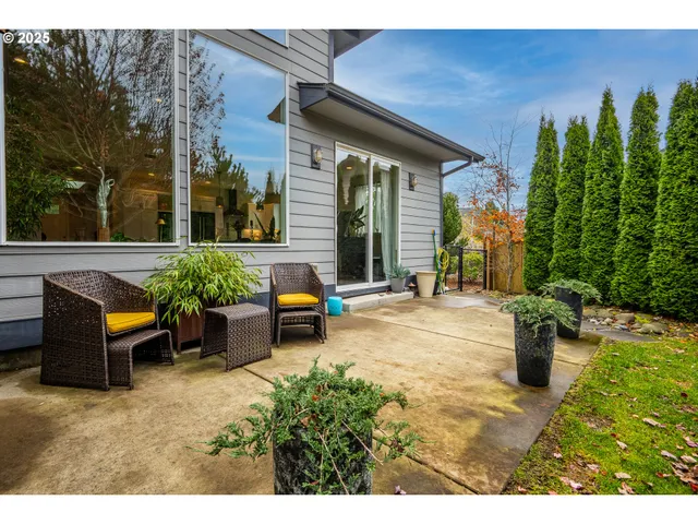 $572,000 | 3761 Nandina Drive, Florence, OR 97439