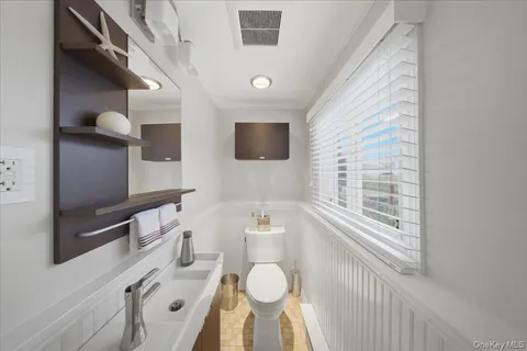 $899,000 | 241 West 18th Street, Deer Park, NY 11729