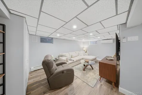 $899,000 | 241 West 18th Street, Deer Park, NY 11729