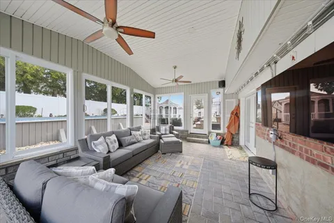 $899,000 | 241 West 18th Street, Deer Park, NY 11729