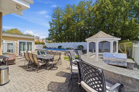 $899,000 | 241 West 18th Street, Deer Park, NY 11729