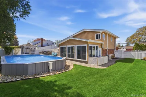 $899,000 | 241 West 18th Street, Deer Park, NY 11729