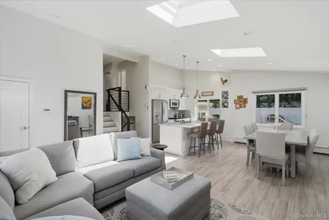 $899,000 | 241 West 18th Street, Deer Park, NY 11729