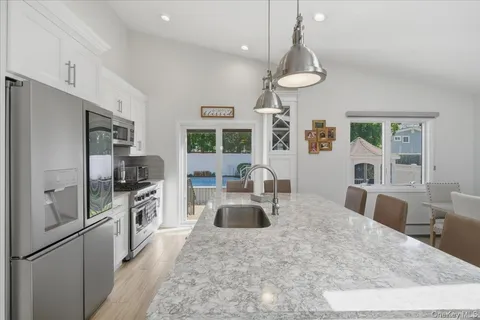 $899,000 | 241 West 18th Street, Deer Park, NY 11729