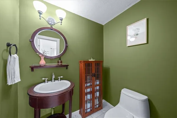 $389,000 | 7 West Winthrope Road, Kansas City, MO 64113